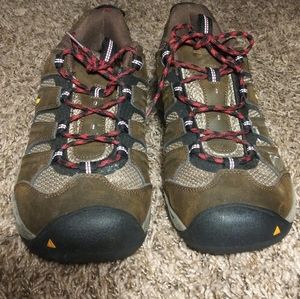 Men hiking shoes